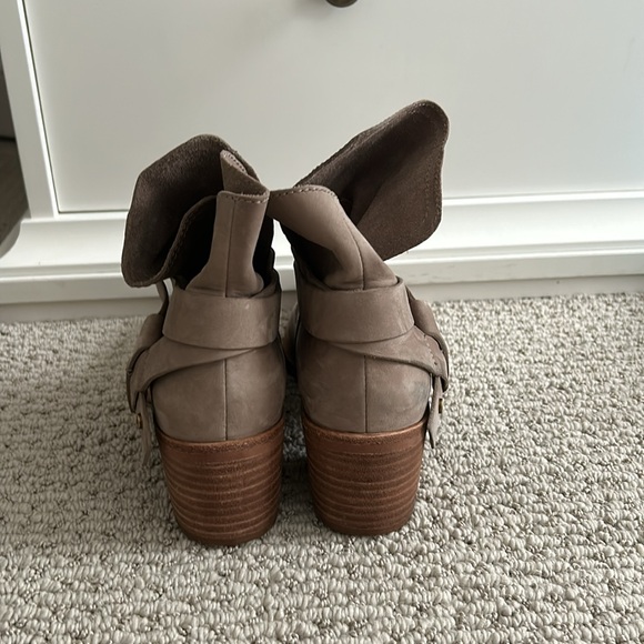 Ugg Suede boots - Picture 3 of 5
